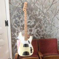 Fender:Telecaster_Bass